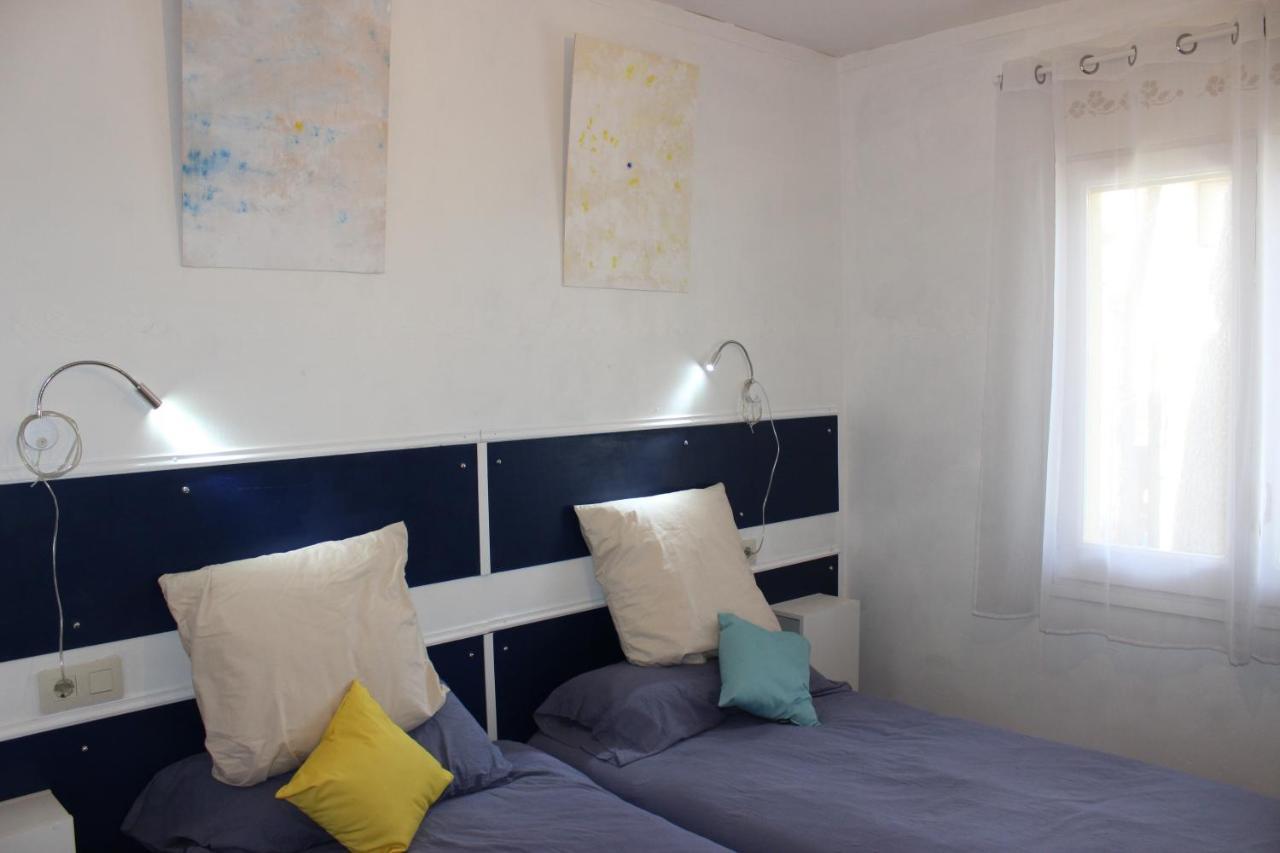 Luxury 4 Bed Apartment On Coastal Footpath At Cap Ras Llanca Exterior photo