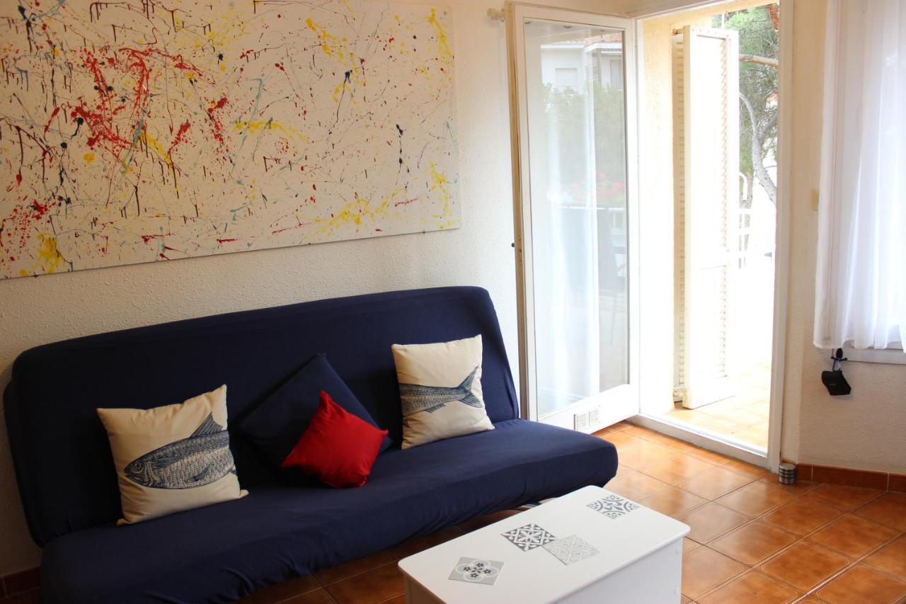 Luxury 4 Bed Apartment On Coastal Footpath At Cap Ras Llanca Exterior photo